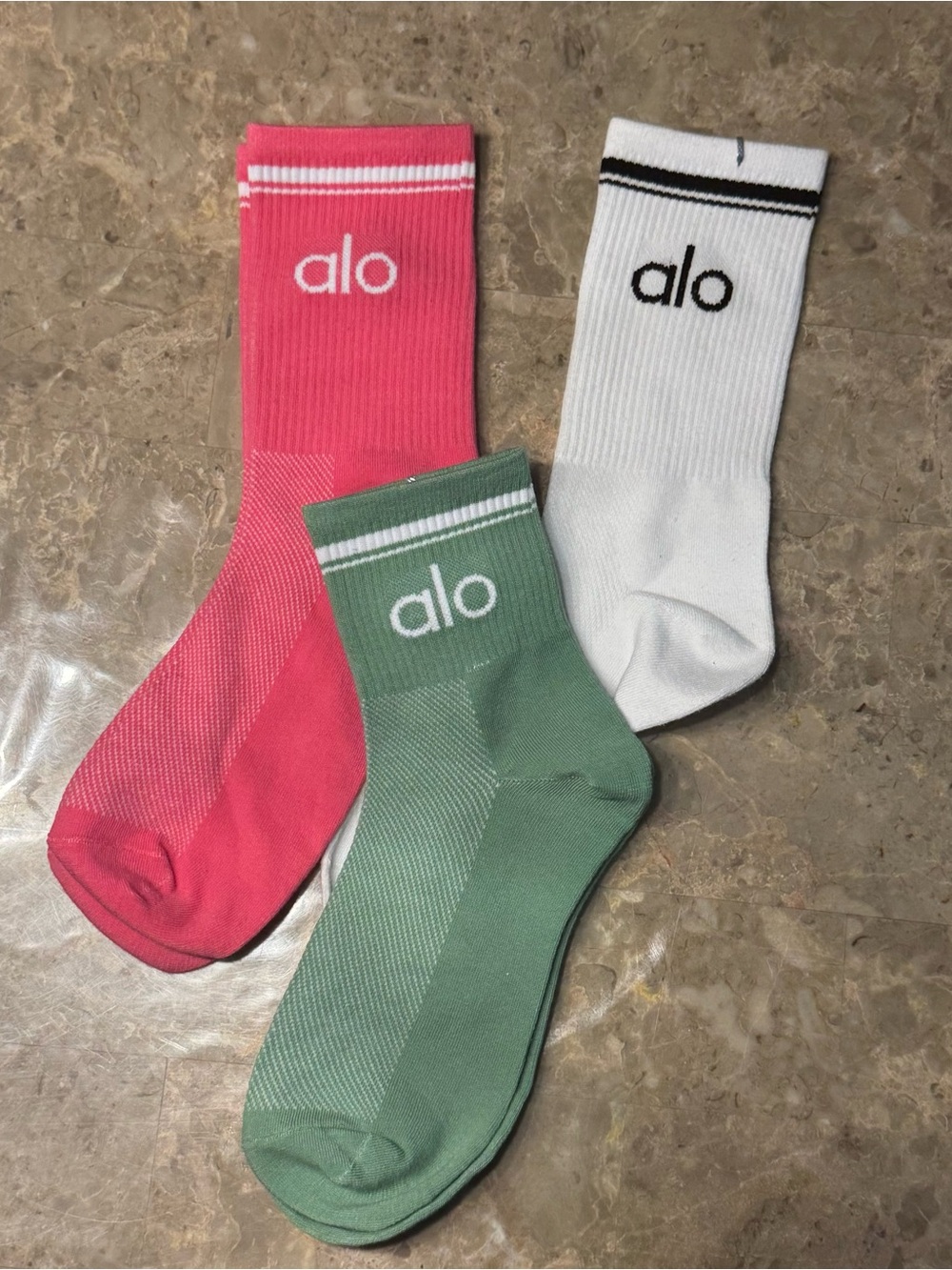 New Women’s Alo Socks
New with tags in its packaging 
3 pairs 
Fits sizes 6-11